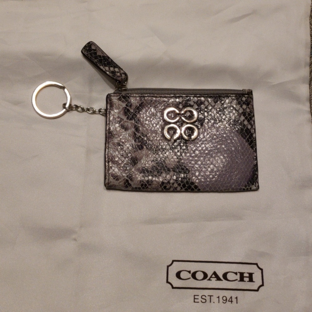 Authentic coach change and key holder